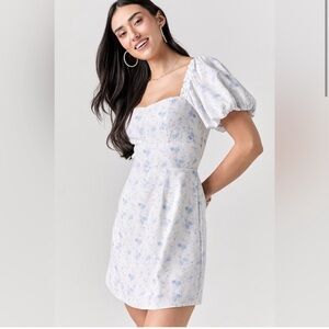 🍰 Francesca’s Blue Floral Puff Sleeve Mini Dress